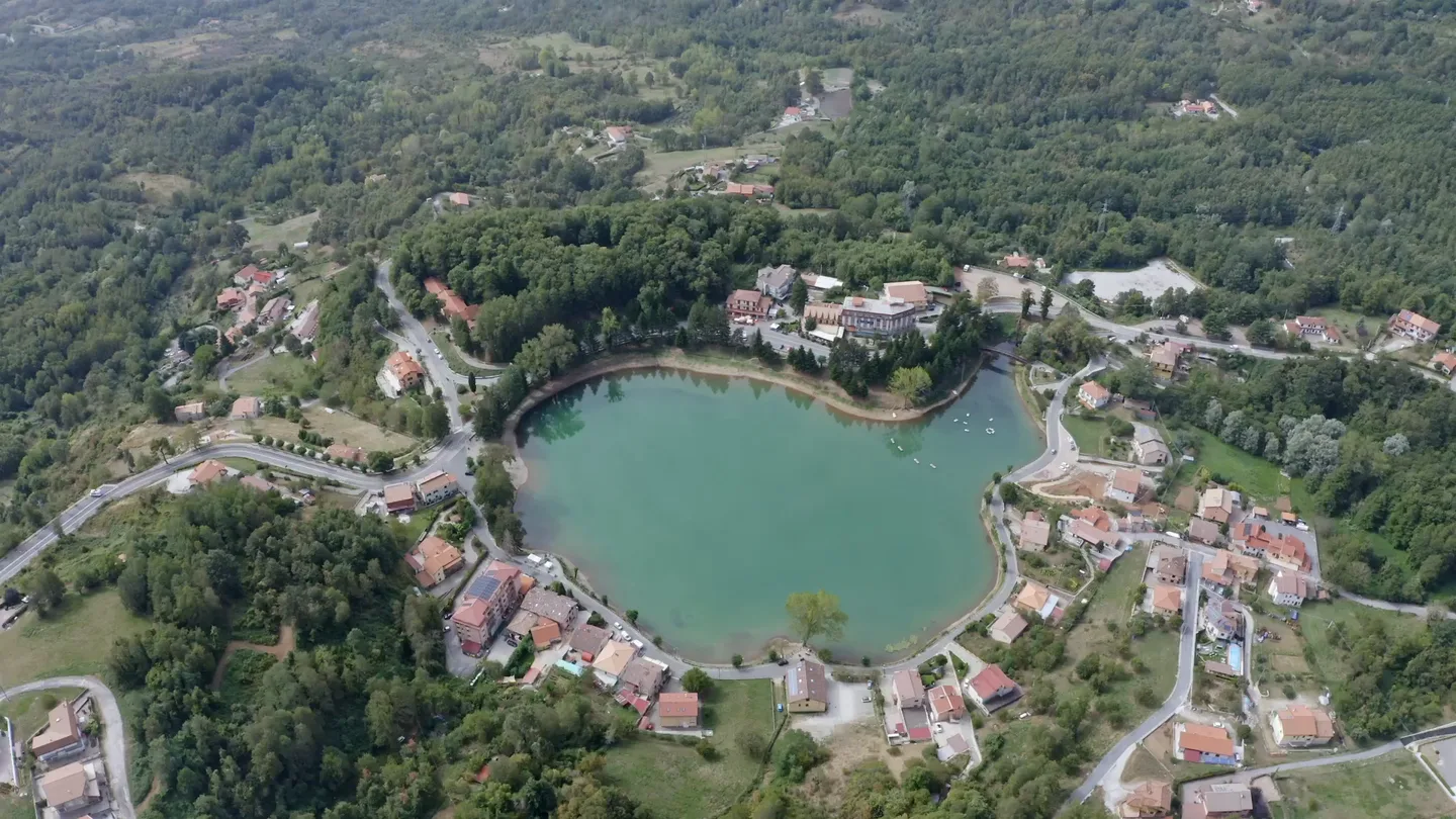 Il Lago Sirino dall’alto, dal video del percorso De Lorenzo